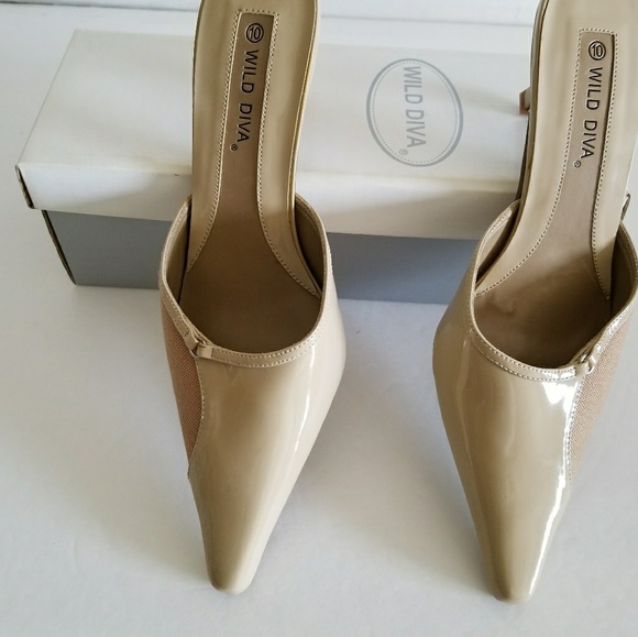 Wild Diva Shoes - Like new WILD DIVA Tan color size 10 shoes